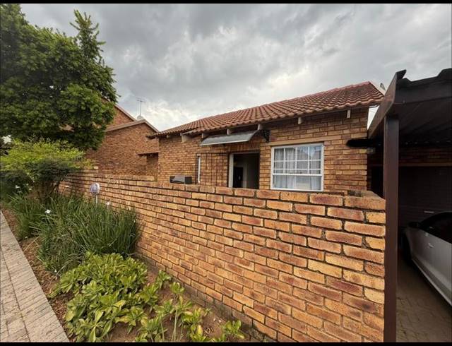 2 BEDROOM SIMPLEX FOR SALE IN WILGEHEUWEL